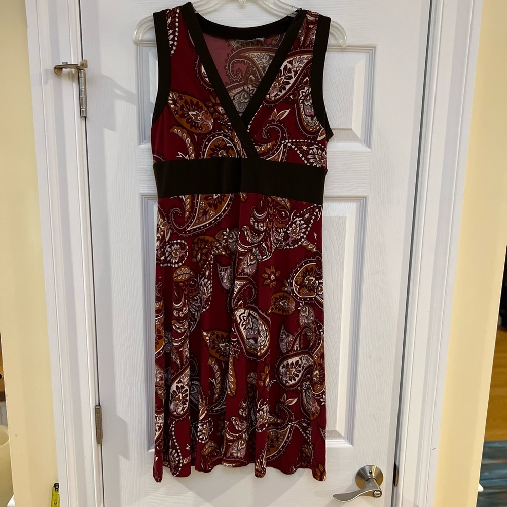 Ladies Size Medium "Apt. 9" Maroon Paisley V-Neck Midi Dress GUC ❤️